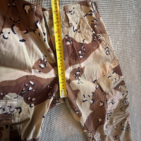 Urban Renewal Desert “chocolate chip” camouflage cargo pants - Picture 6 of 9
